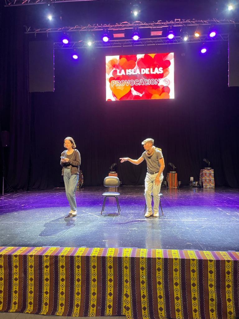 Representación teatral de La Isla de las Provocaciones dentro del proyecto Las Bien Queridas